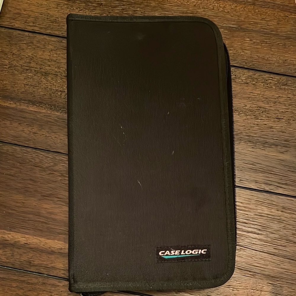 Case Logic Black CD/DVD Zip Up Book Wallet